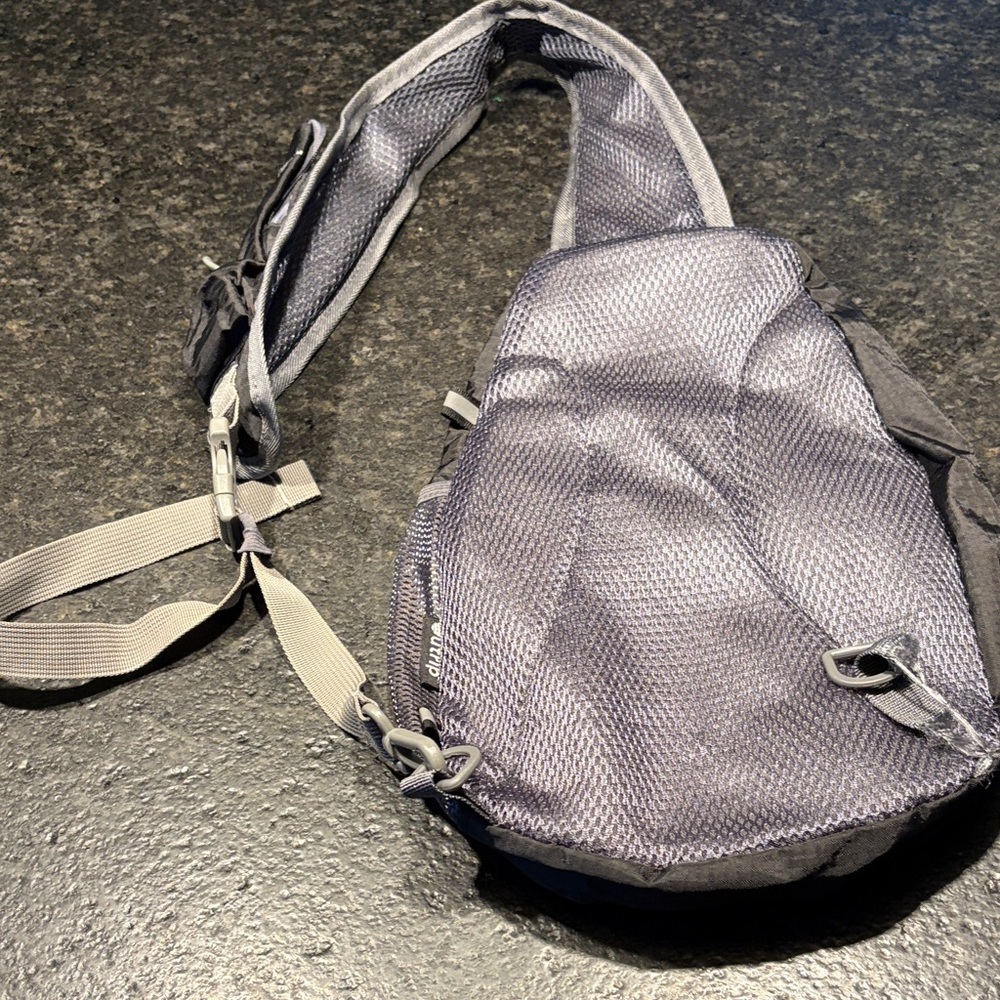 Utrip Sling Backpack - Picture 4 of 8